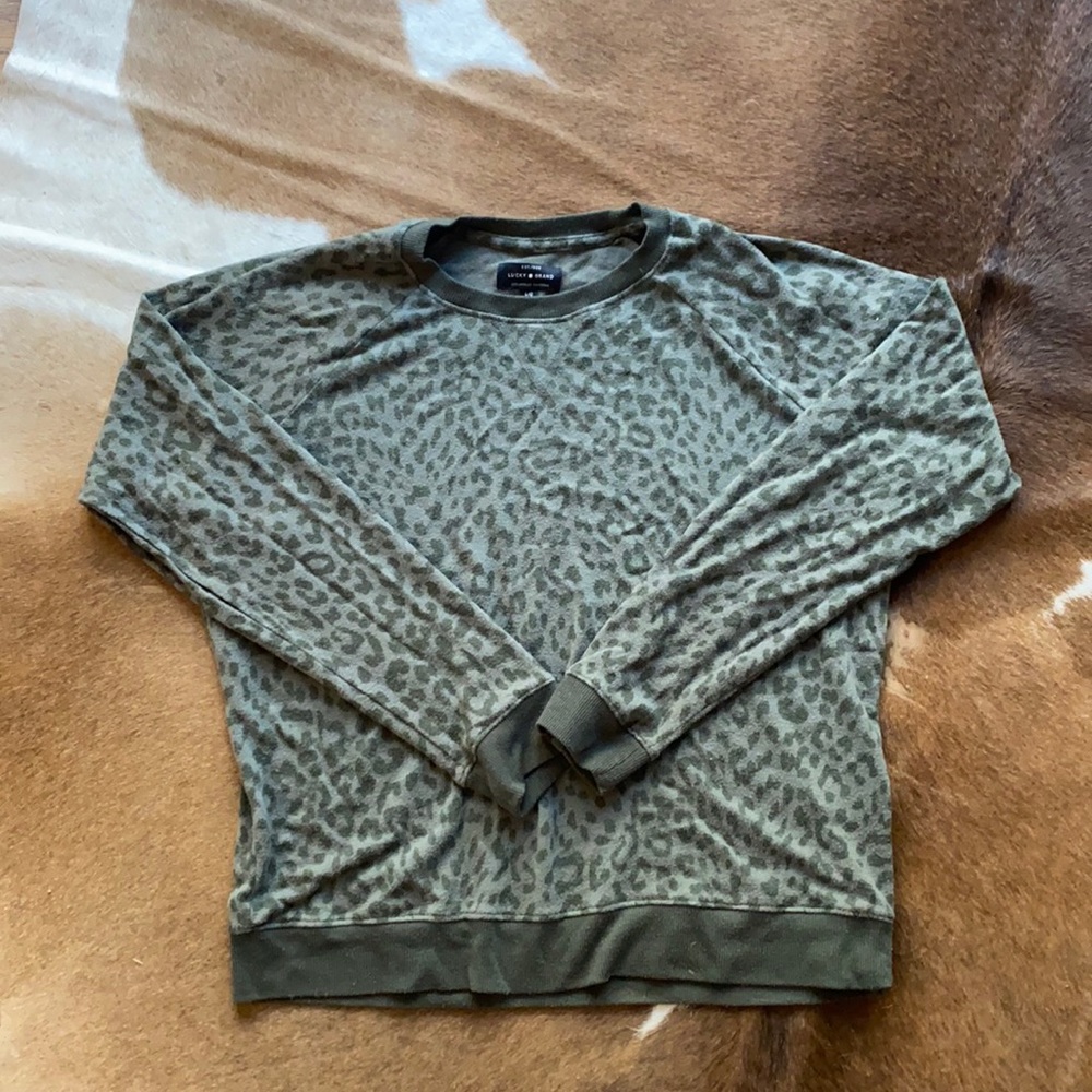 Lightweight sweater